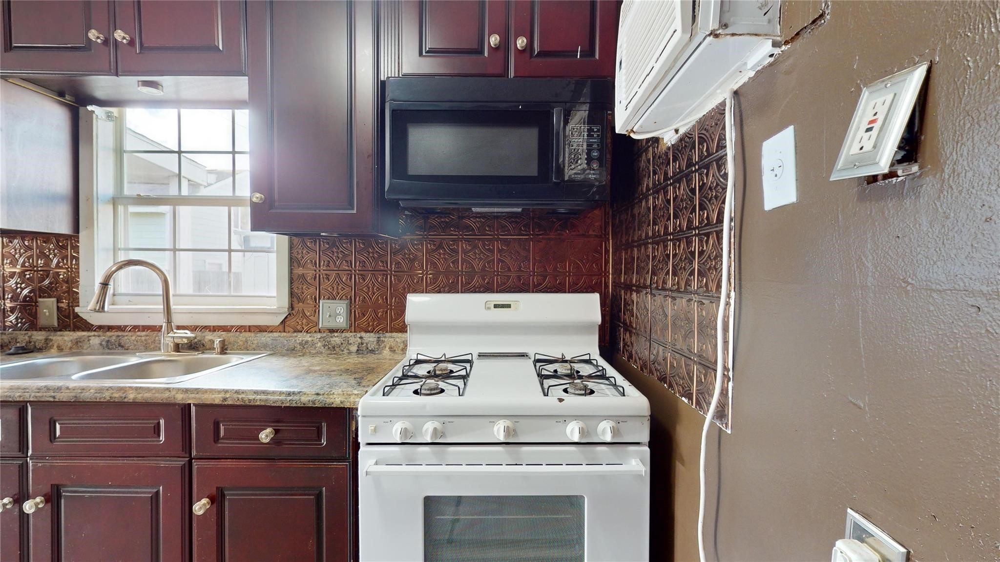 3806 Cosby Street Houston, TX 77021 - Photo 45 of 48 a stove top oven sitting inside of a kitchen