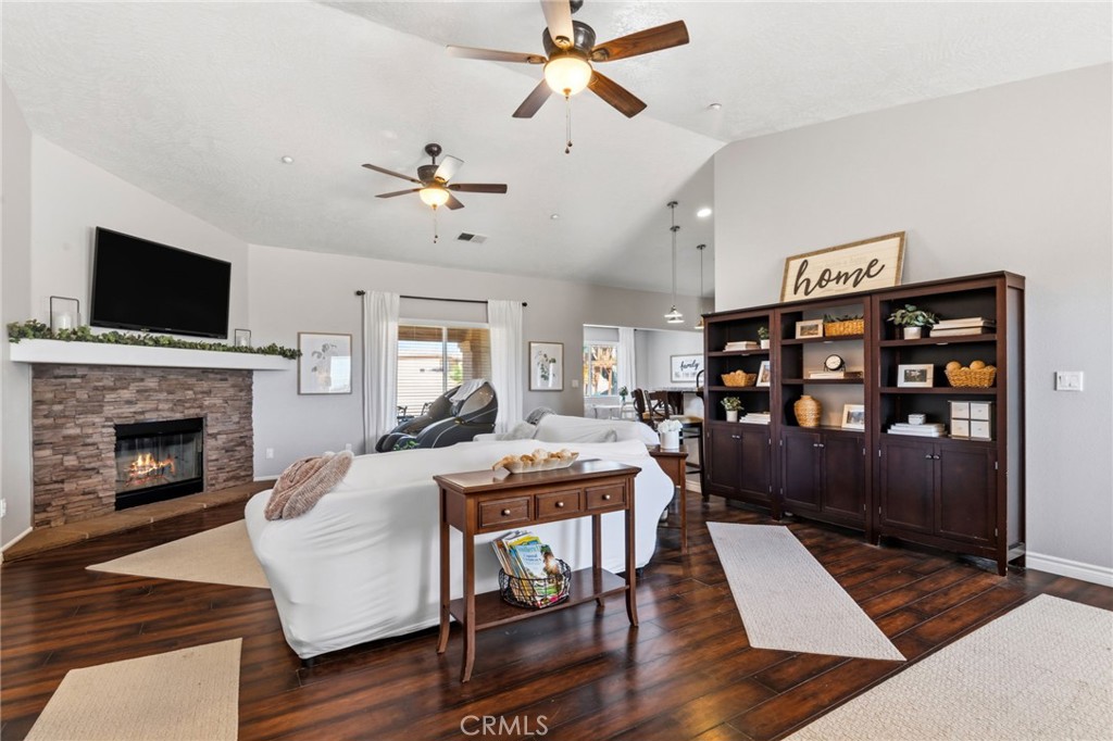 11385 Trinity Road Oak Hills, CA 92344 - Photo 4 of 38
