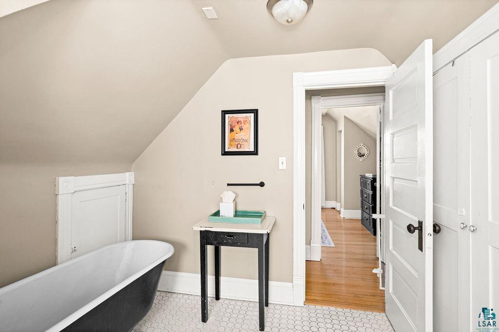 5405 Oneida Street Duluth, MN 55804 - Photo 16 of 29