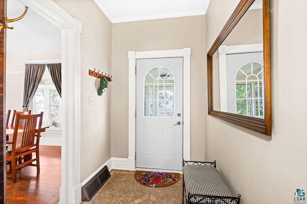 5405 Oneida Street Duluth, MN 55804 - Photo 3 of 29