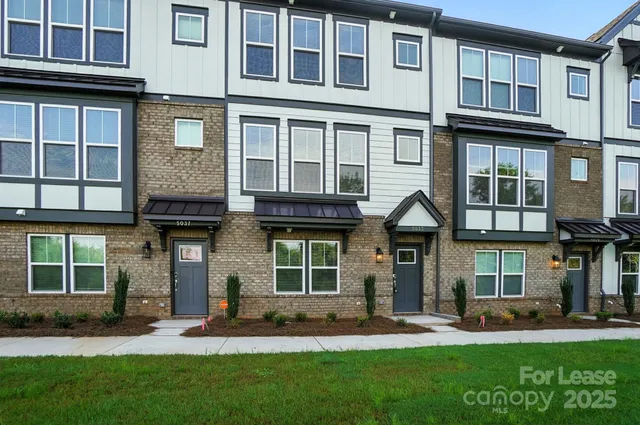 $2,350 | 5033 Westmead Lane, Charlotte, NC 28262