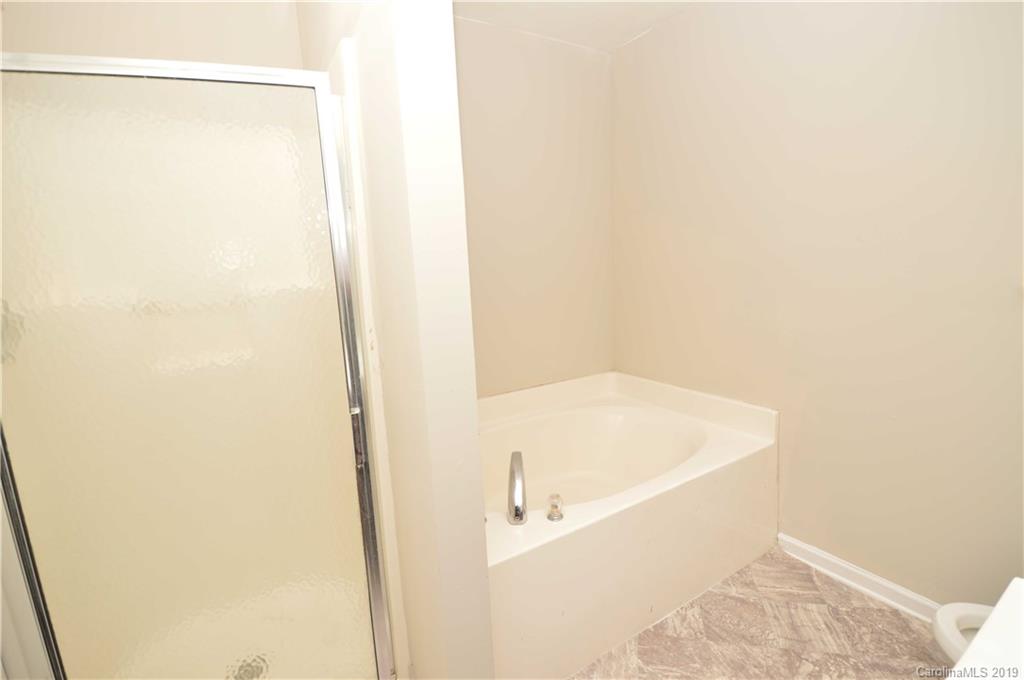 4918 Elizabeth Road Charlotte, NC 28269 - Photo 14 of 18 a bathroom with a white bath tub