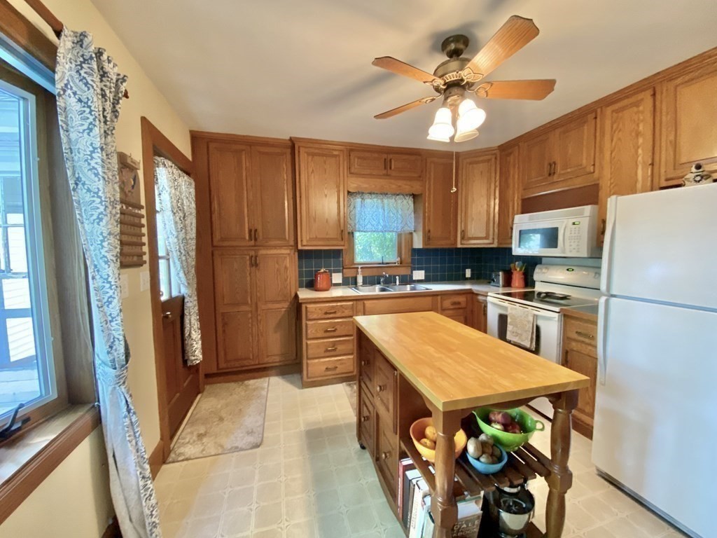 46 Windmill Hill Road Groton, MA 01450 - Photo 8 of 25