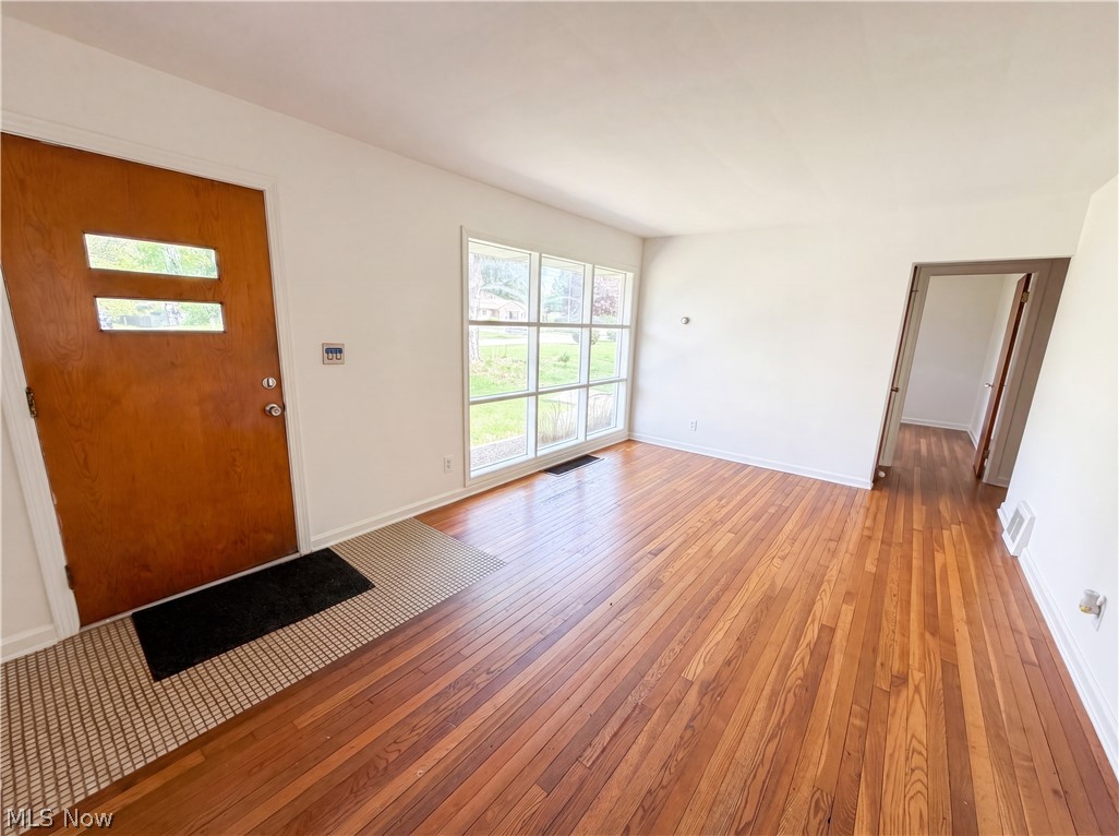 1064 Munroe Falls Kent Road Kent, OH 44240 - Photo 3 of 20