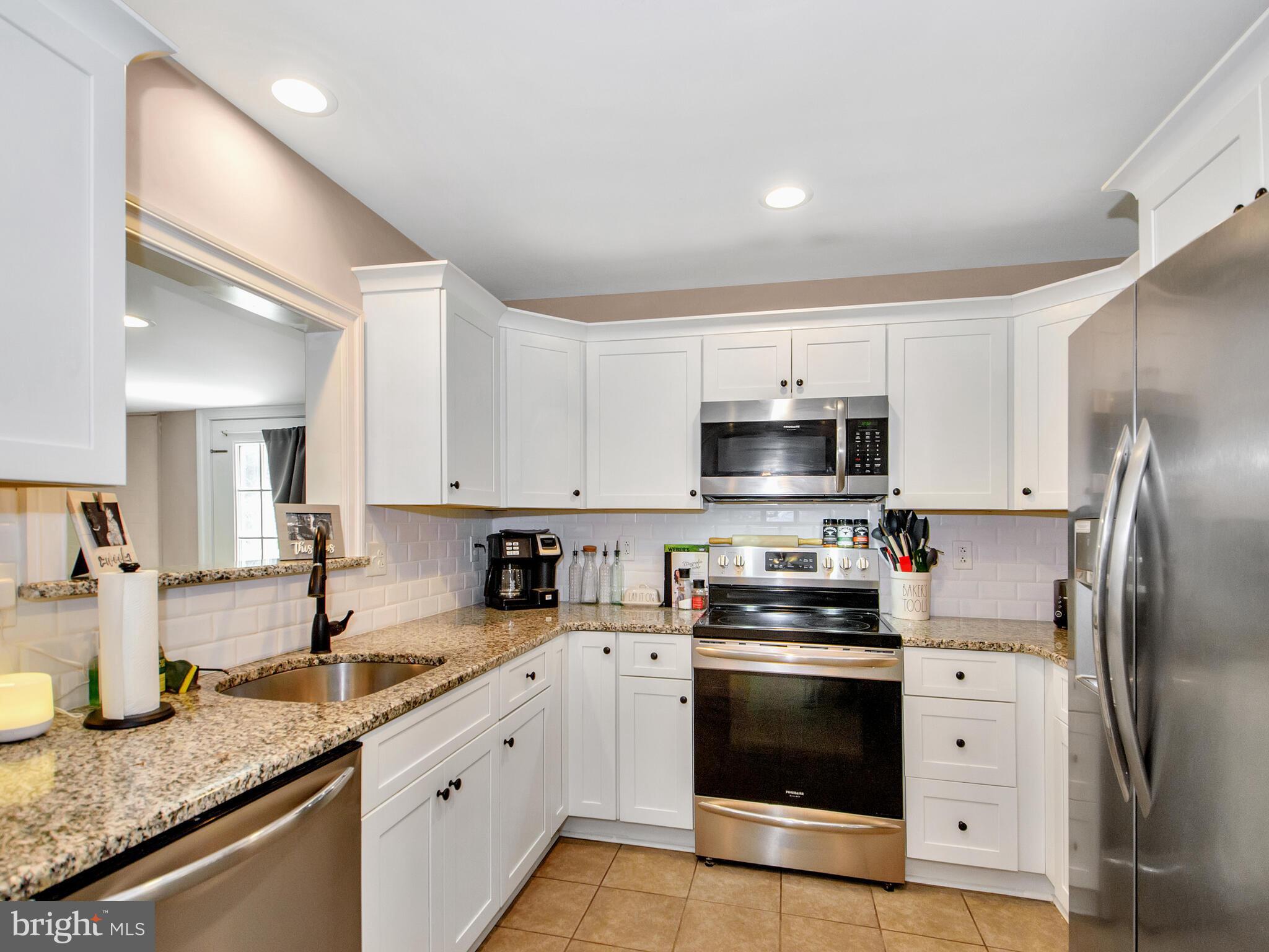 42 Umber Road Levittown, PA 19056 - Photo 3 of 19 Gallery Image 3