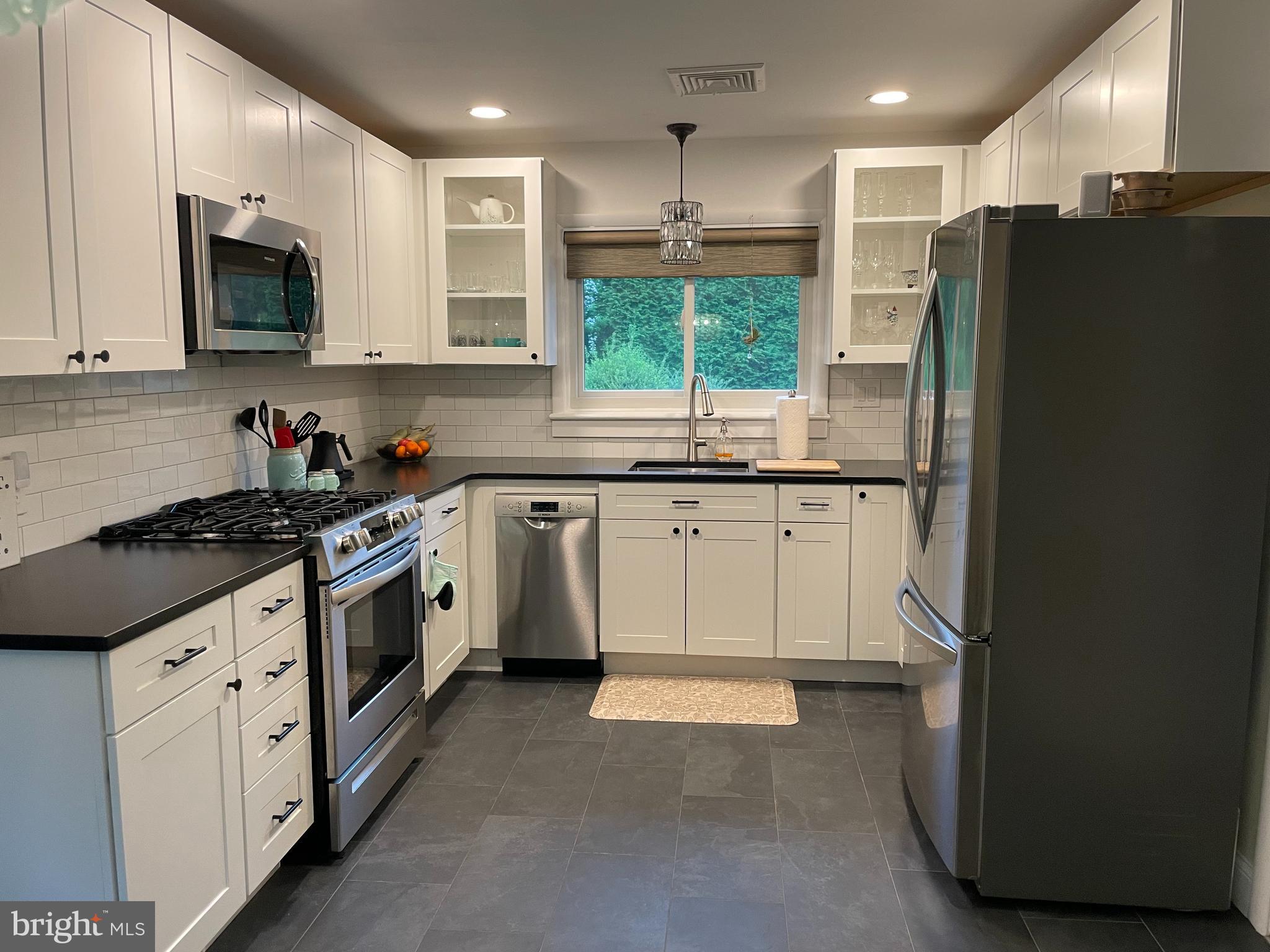 412 Clarksville Road Princeton Junction, NJ 08550 - Photo 3 of 27