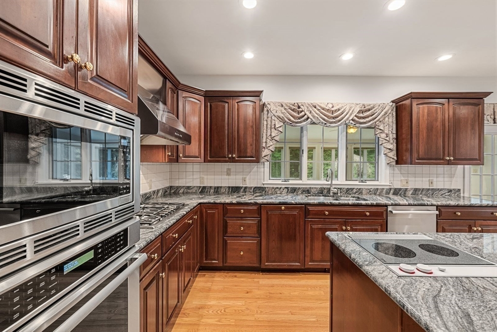 30 Page Road Weston, MA 02493 - Photo 8 of 26