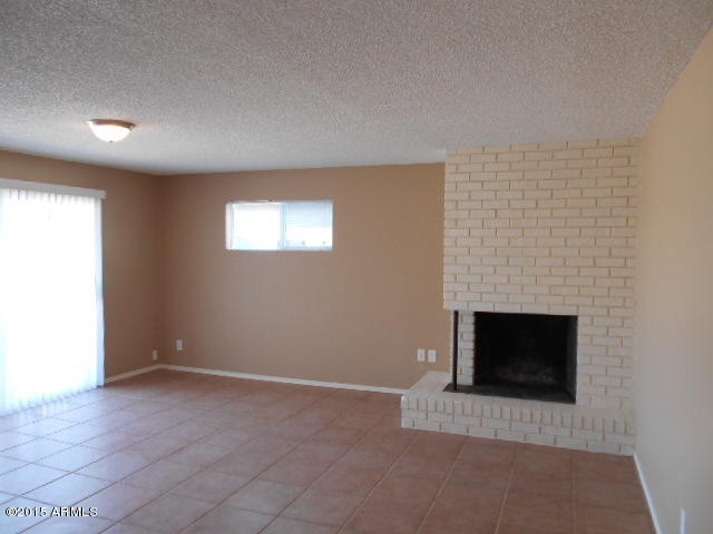 4 East Del Rio Drive Tempe, AZ 85282 - Photo 7 of 22 an empty room with windows