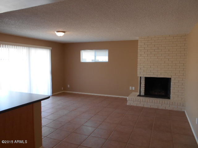 4 East Del Rio Drive Tempe, AZ 85282 - Photo 10 of 22 an empty room with windows