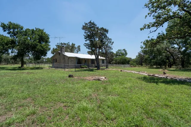a view of a house with a backyard