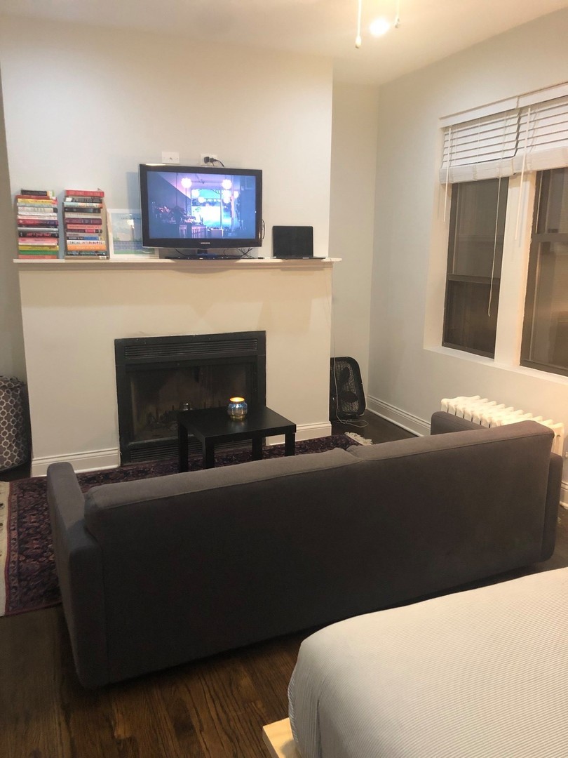639 West Roscoe Street, Unit R3 Chicago, IL 60657 - Photo 6 of 10 Gallery Image 6