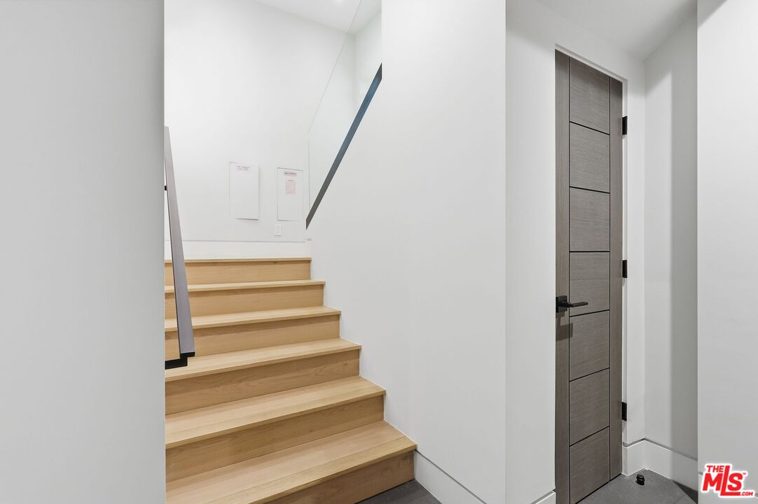 11769 Bellagio Road Los Angeles, CA 90049 - Photo 12 of 25