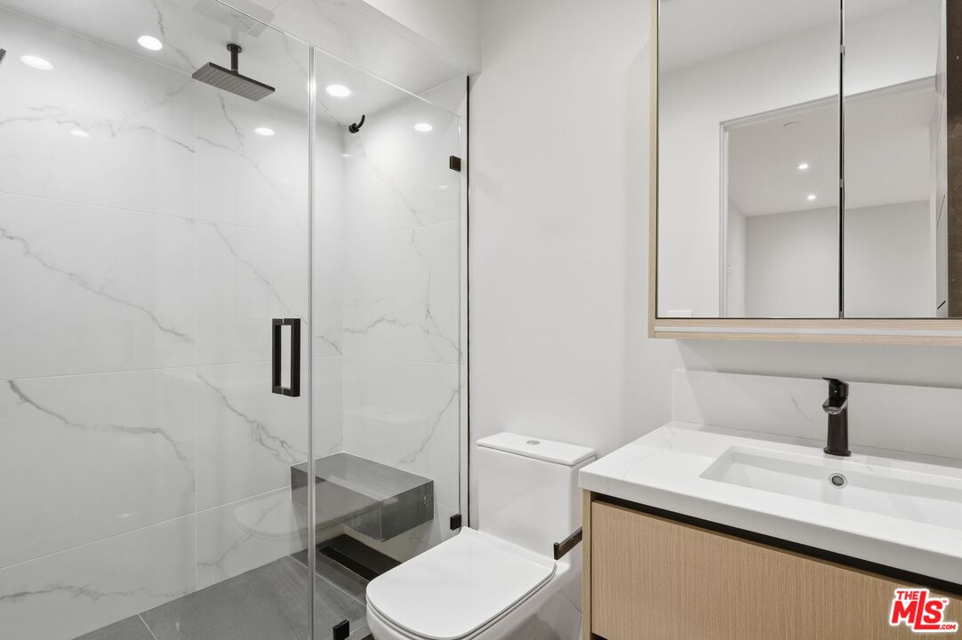 11769 Bellagio Road Los Angeles, CA 90049 - Photo 13 of 25