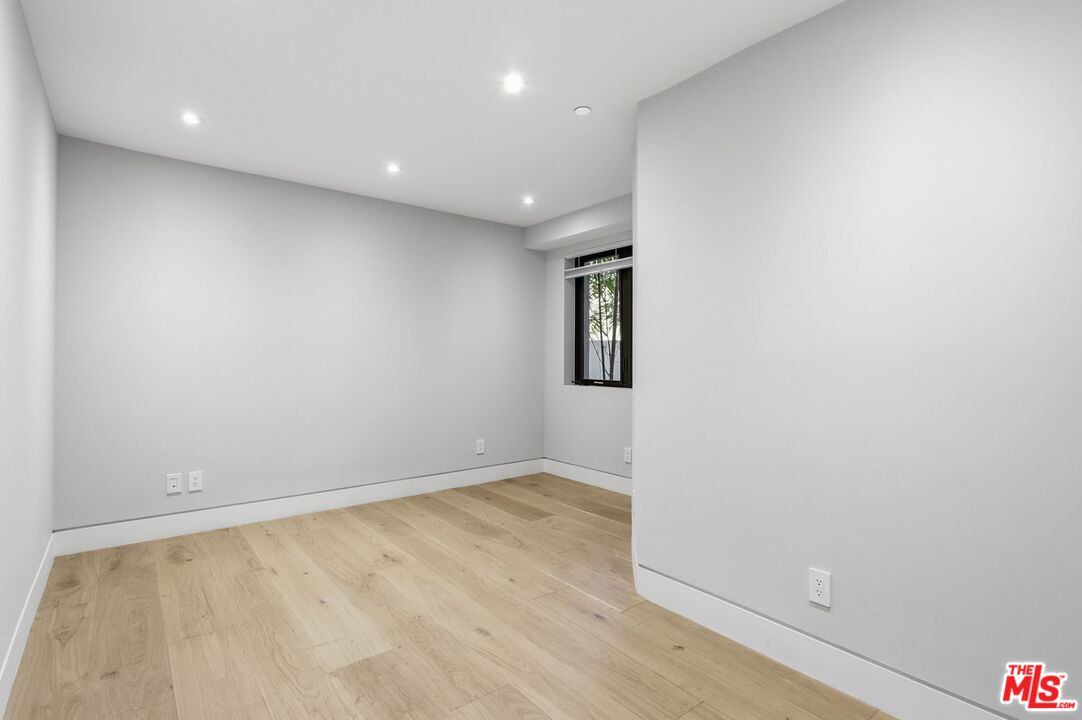 11769 Bellagio Road Los Angeles, CA 90049 - Photo 15 of 25