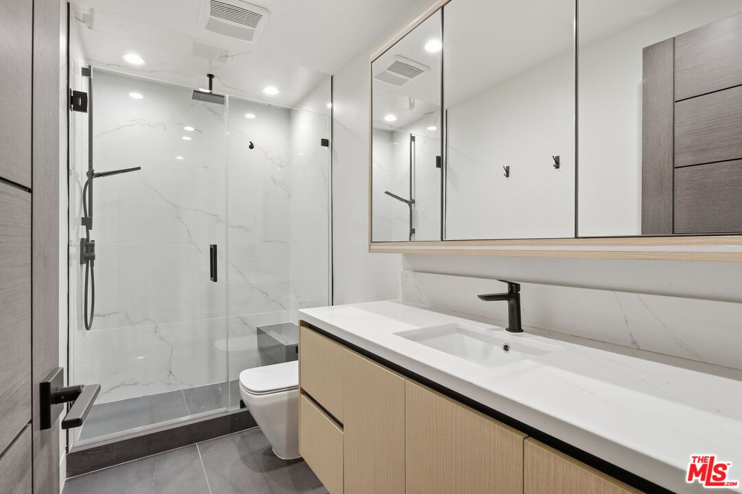 11769 Bellagio Road Los Angeles, CA 90049 - Photo 16 of 25