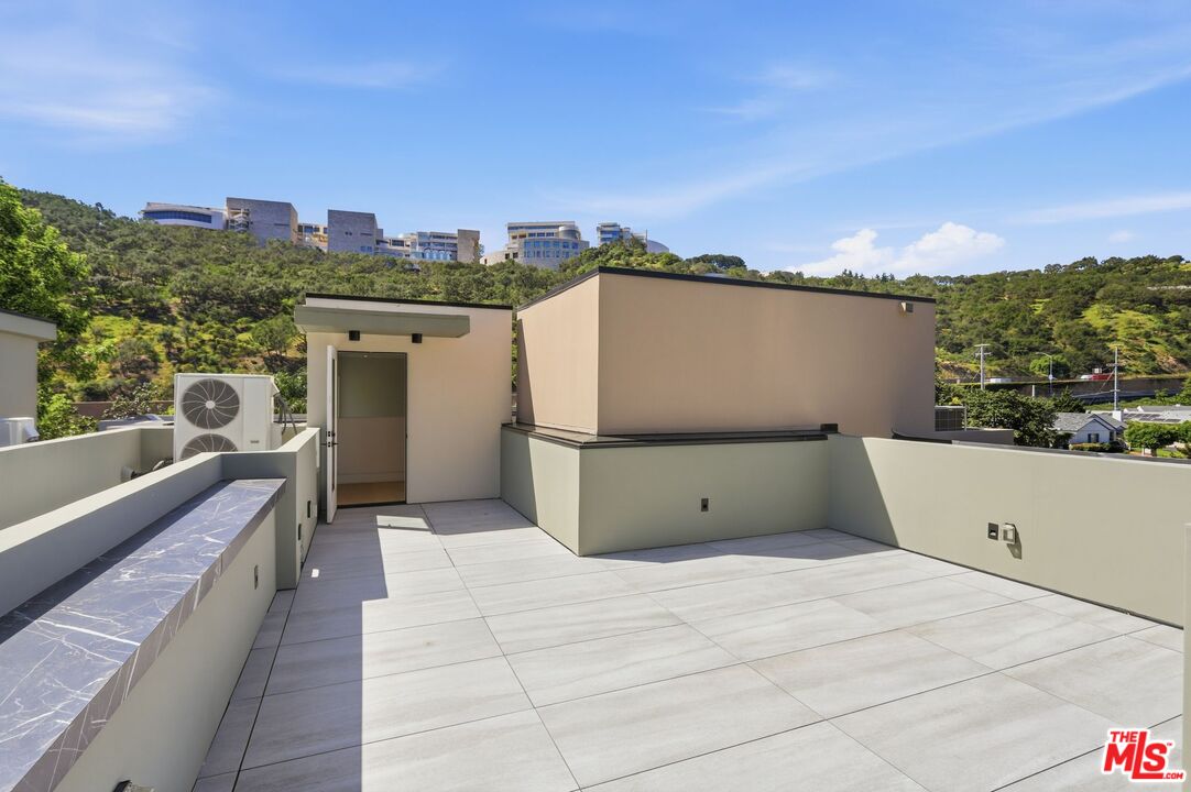 11769 Bellagio Road Los Angeles, CA 90049 - Photo 24 of 25