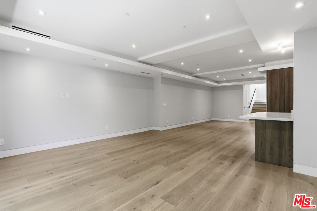 11769 Bellagio Road Los Angeles, CA 90049 - Photo 3 of 25