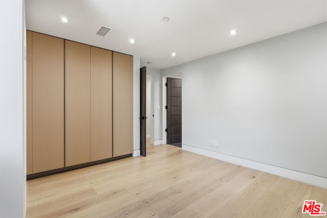 11769 Bellagio Road Los Angeles, CA 90049 - Photo 4 of 25