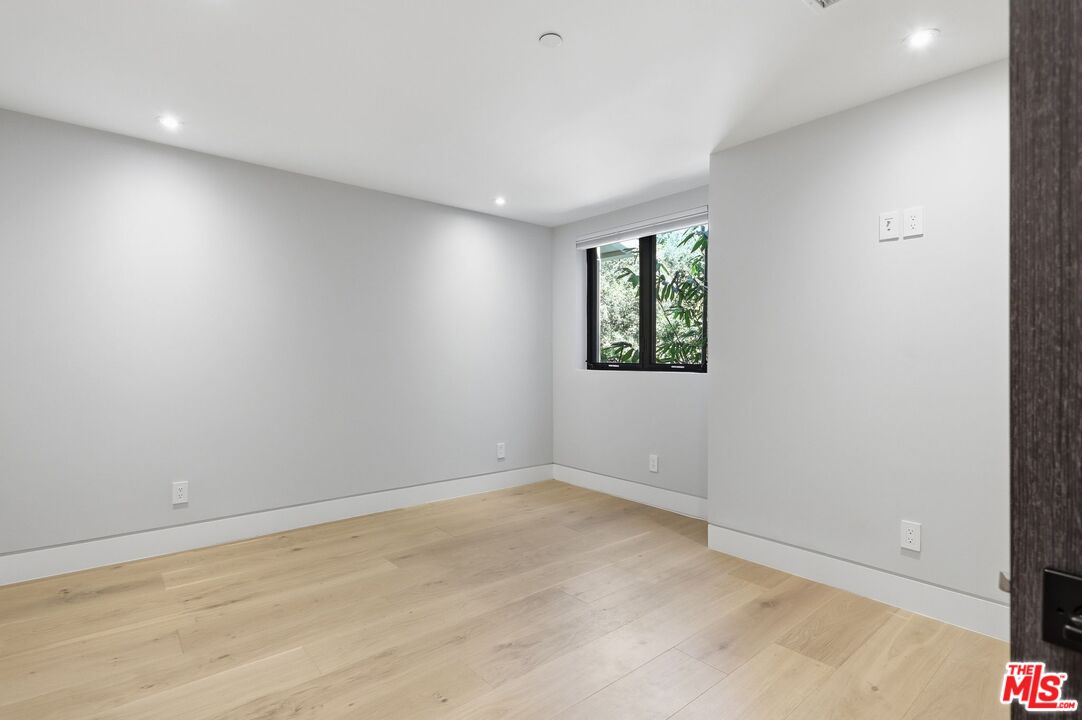 11769 Bellagio Road Los Angeles, CA 90049 - Photo 5 of 25