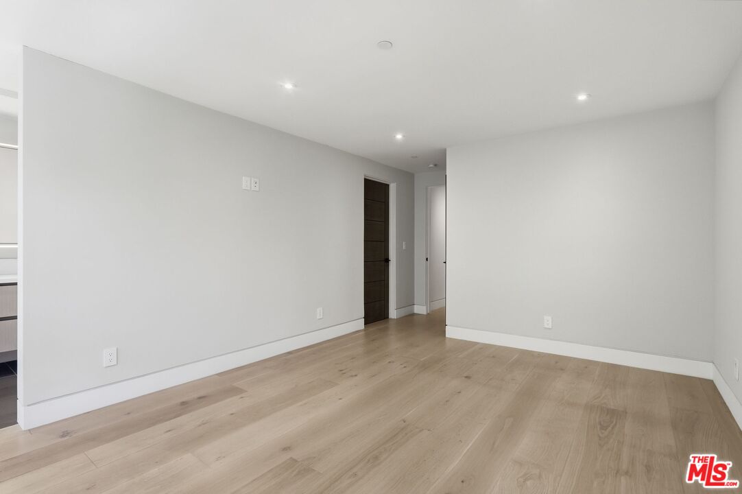 11769 Bellagio Road Los Angeles, CA 90049 - Photo 6 of 25