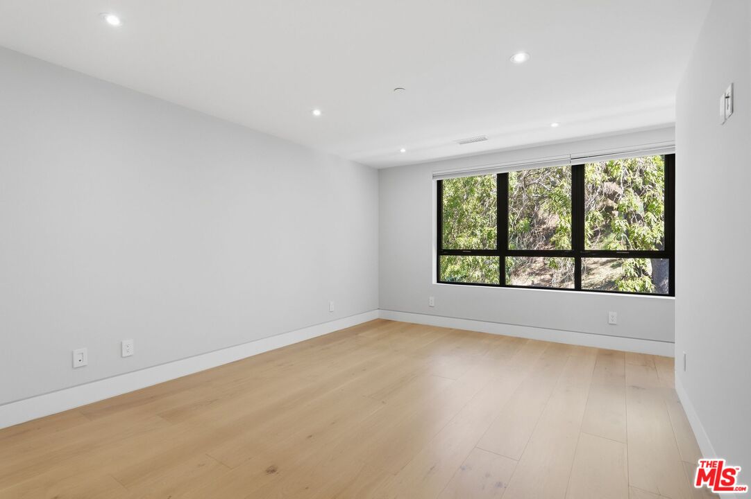 11769 Bellagio Road Los Angeles, CA 90049 - Photo 7 of 25