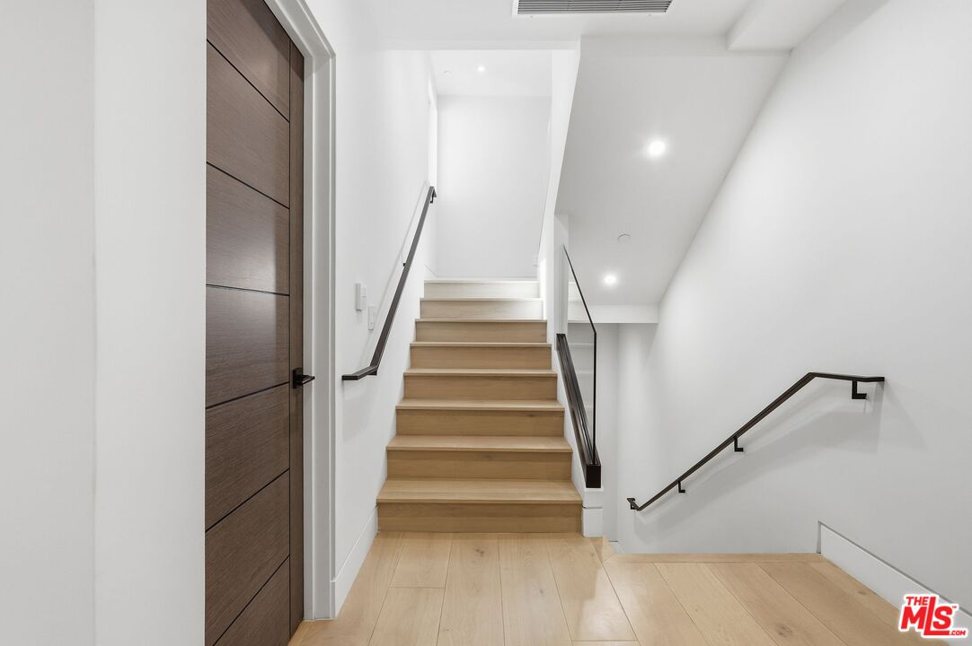 11769 Bellagio Road Los Angeles, CA 90049 - Photo 8 of 25