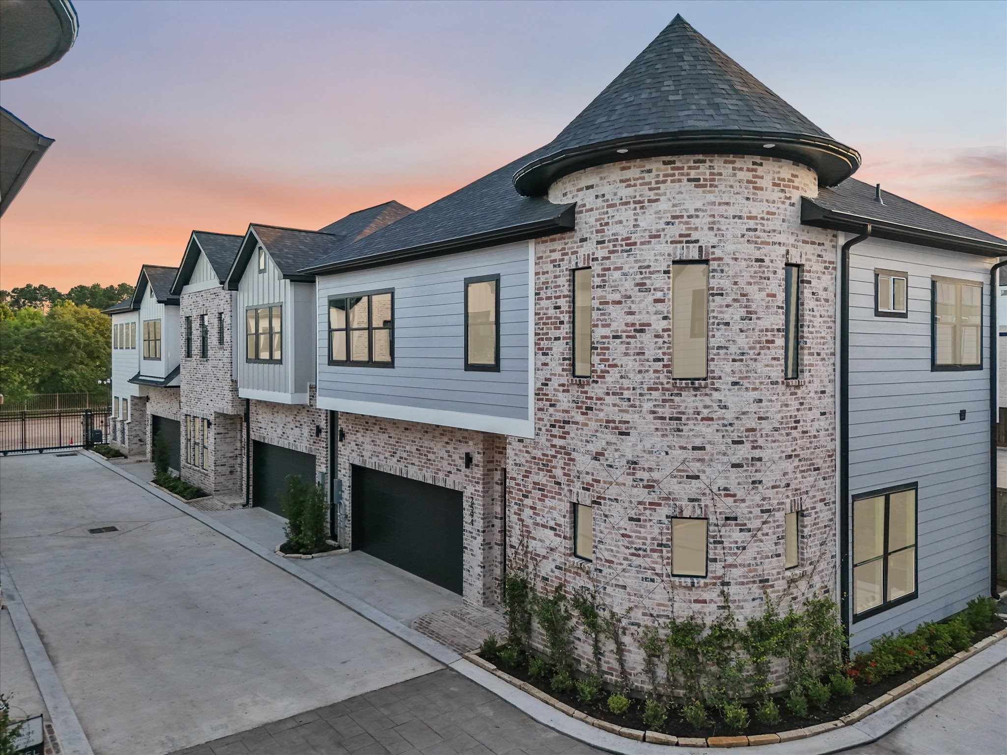 2598 West Tidwell Road Houston, TX 77091 - Photo 2 of 28