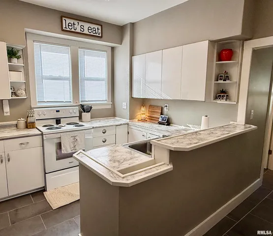 $110,000 | 443 Fifer Street, Galesburg, IL 61401