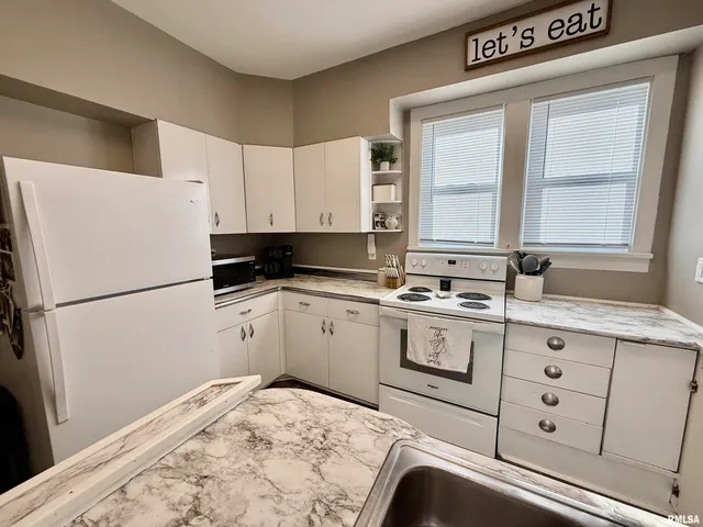 $110,000 | 443 Fifer Street, Galesburg, IL 61401