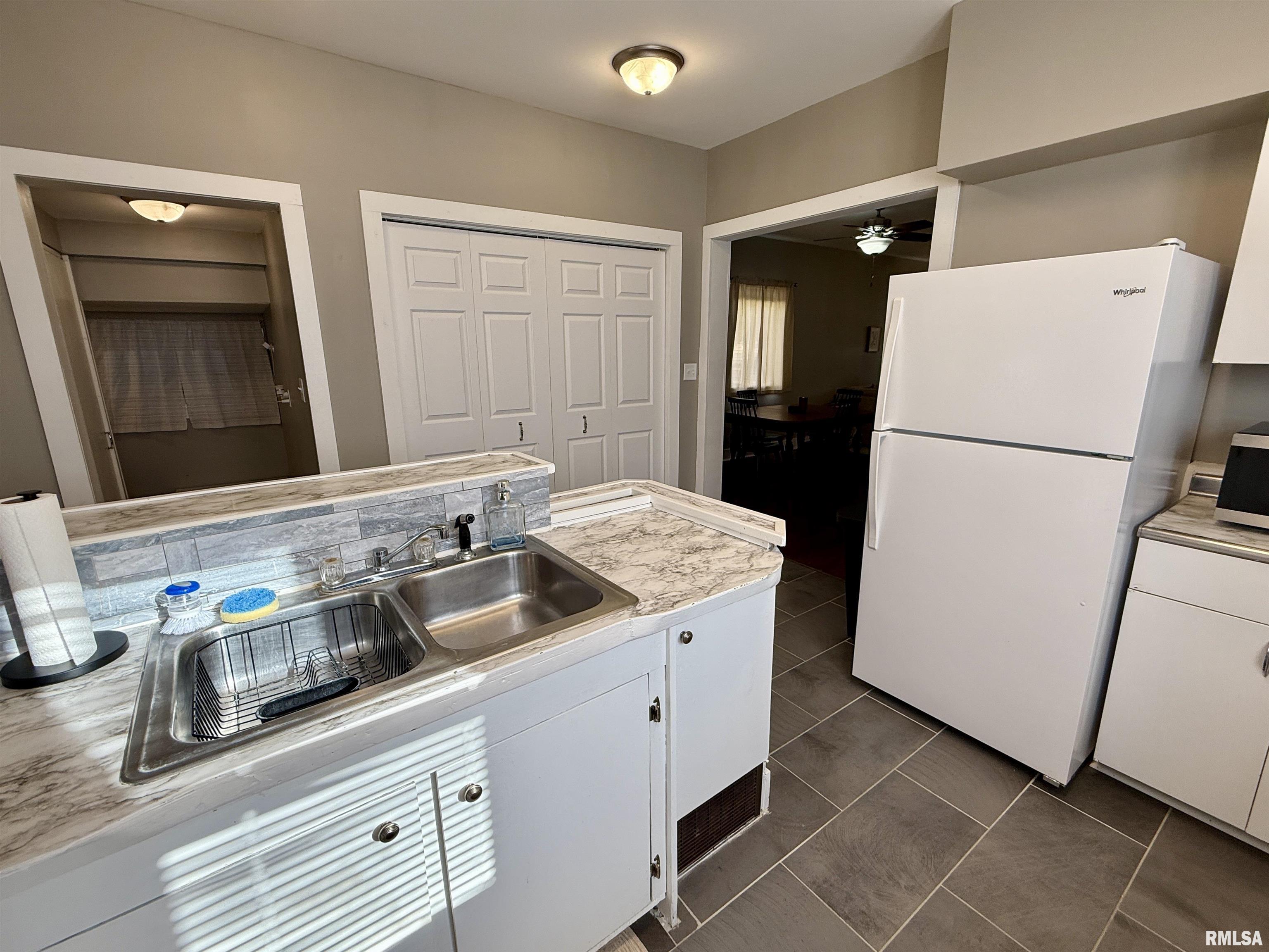 443 Fifer Street Galesburg, IL 61401 - Photo 16 of 27