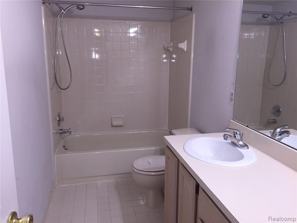 2108 Kennedy Drive Rochester, MI 48309 - Photo 12 of 13 IMG_3073.JPG