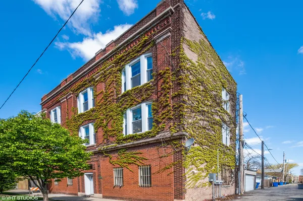 $2,800 | 2048 West Evergreen Avenue, Unit 1, Chicago, IL 60622