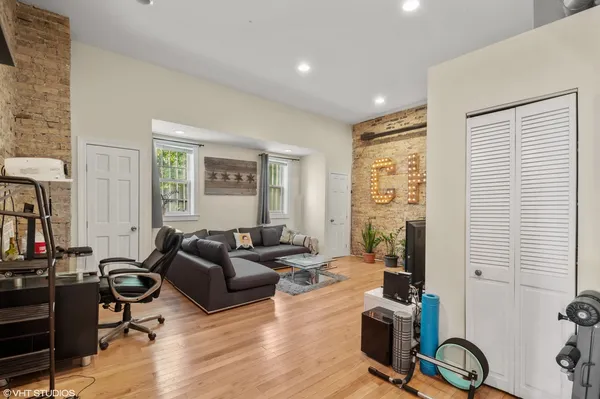 $2,800 | 2048 West Evergreen Avenue, Unit 1, Chicago, IL 60622