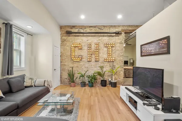 $2,800 | 2048 West Evergreen Avenue, Unit 1, Chicago, IL 60622