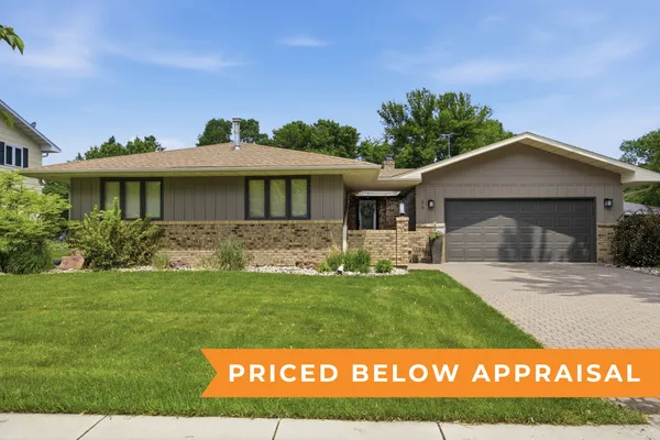 $519,900 | 86 35th Avenue Northeast, Fargo, ND 58102