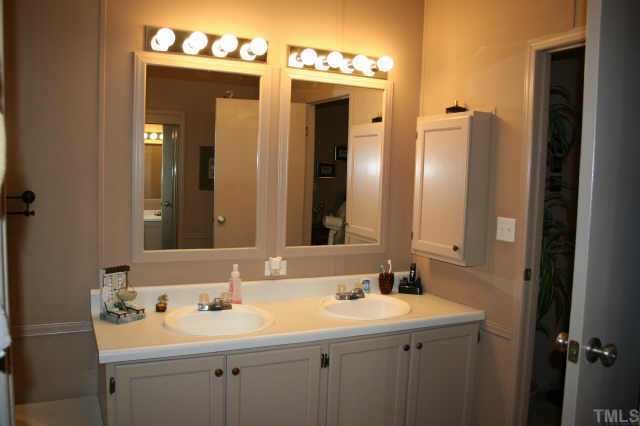 464 Beaver Dam Road Henderson, NC 27537 - Photo 5 of 12 Double vanity in master bath