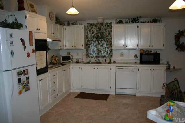 464 Beaver Dam Road Henderson, NC 27537 - Photo 8 of 12 Spacious kitchen with lots of cabinet and counter space PLUS all appliances