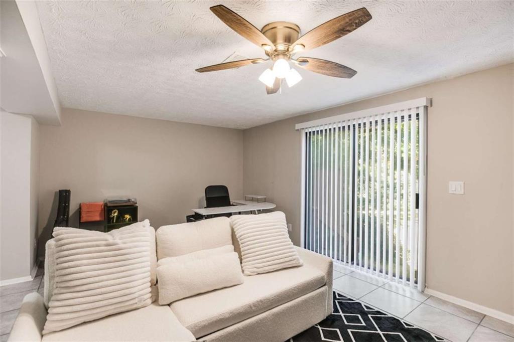 6413 Wedgewood Trace Tucker, GA 30084 - Photo 21 of 30 a living room with furniture