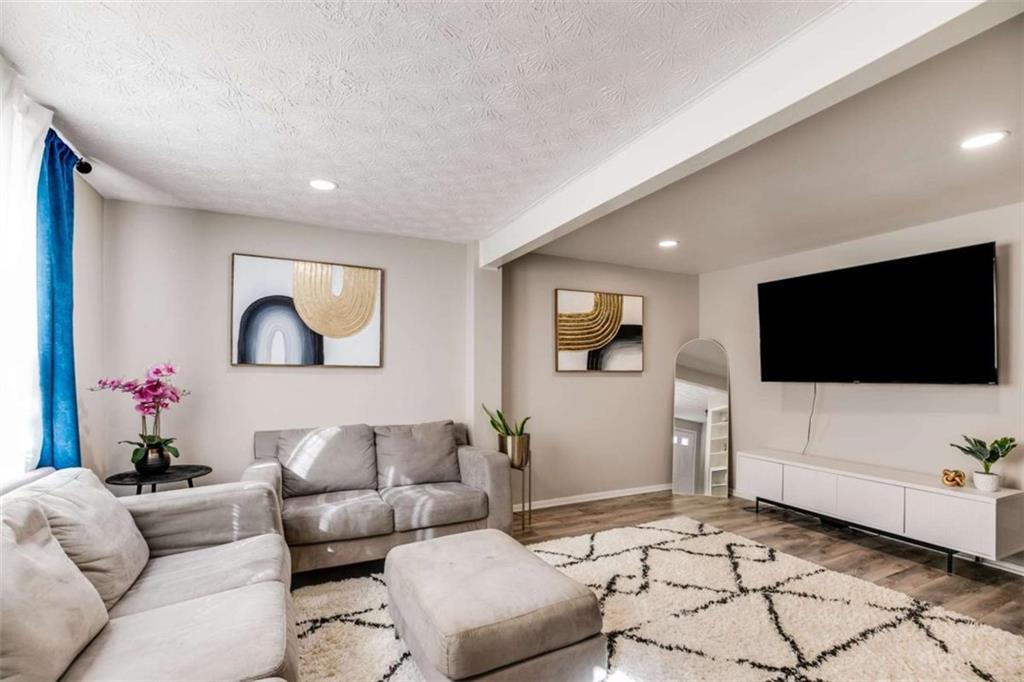6413 Wedgewood Trace Tucker, GA 30084 - Photo 4 of 30 a living room with furniture and a flat screen tv