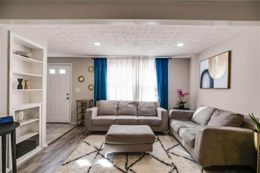 6413 Wedgewood Trace Tucker, GA 30084 - Photo 5 of 30 a living room with furniture and a couch