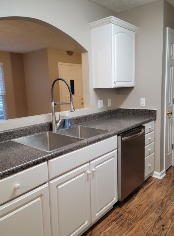 2006 Cody Drive Lebanon, TN 37087 - Photo 5 of 18 a kitchen with granite countertop white cabinets and a sink