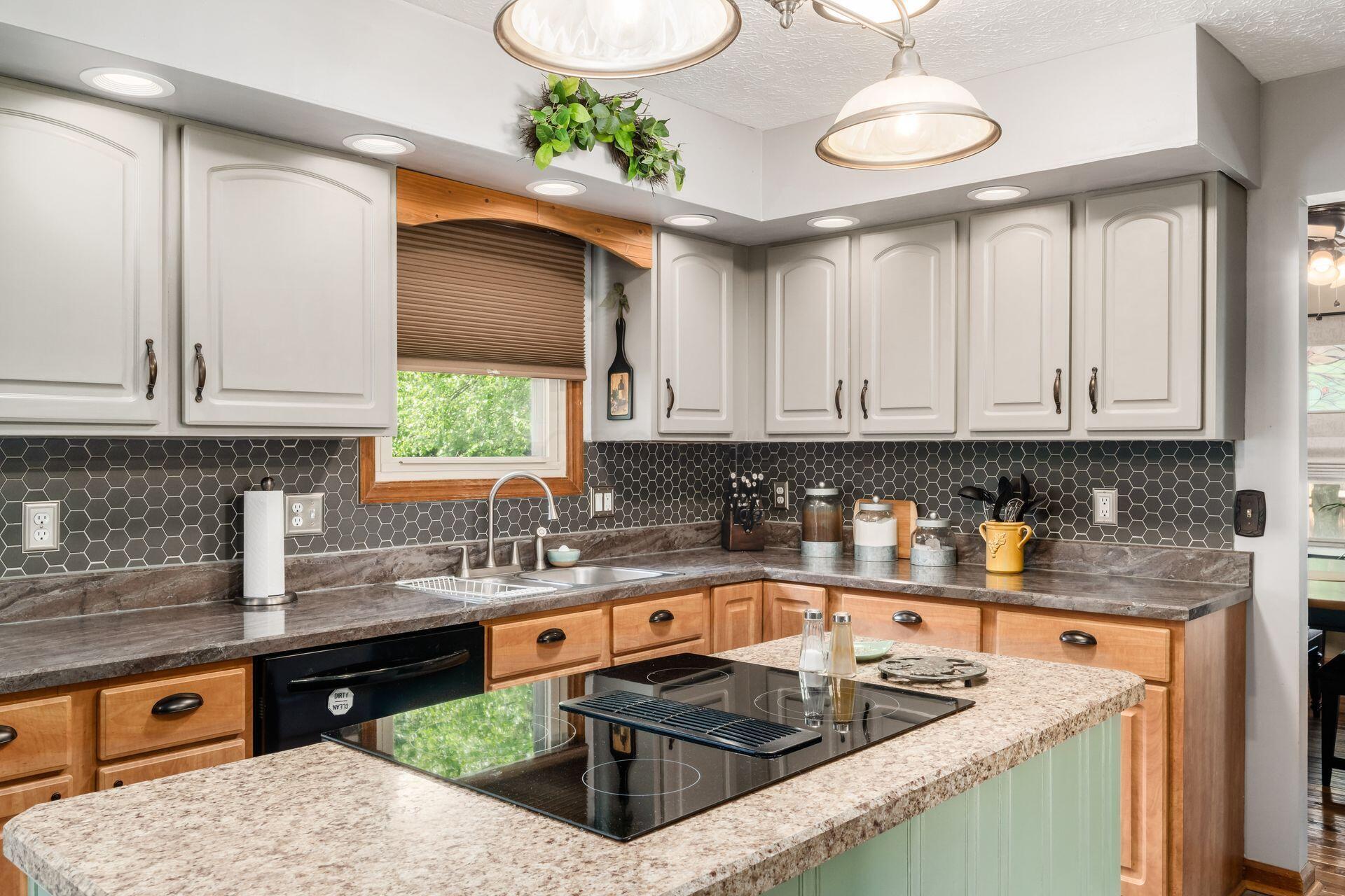 631 Brice Road Columbus, OH 43213 - Photo 19 of 45 Solid surface countertops