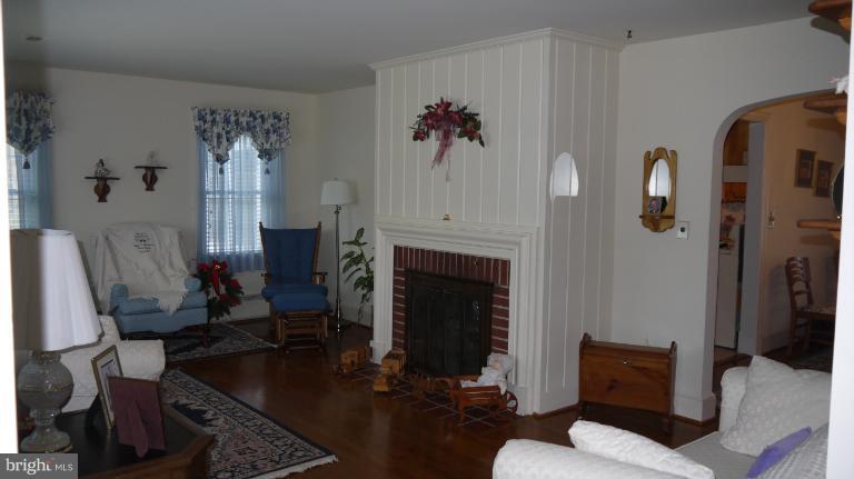 255 Deacon Road Fredericksburg, VA 22405 - Photo 7 of 18 Living Room