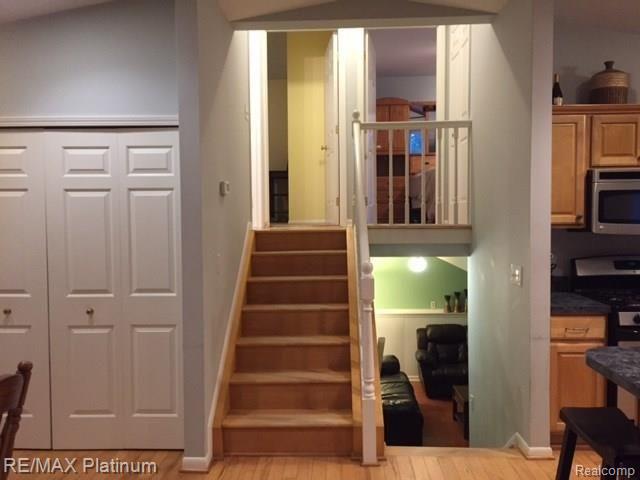 10414 Faussett Road Fenton, MI 48430 - Photo 5 of 28 IMG_2723.JPG
