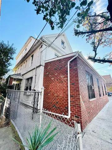 $969,900 | 92-04 43rd Avenue | Elmhurst