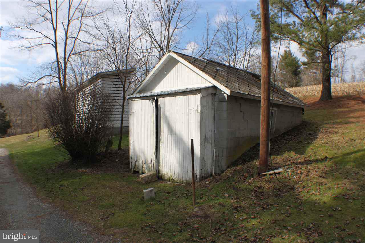 1878 Manor Road Windsor, PA 17366 - Photo 4 of 35