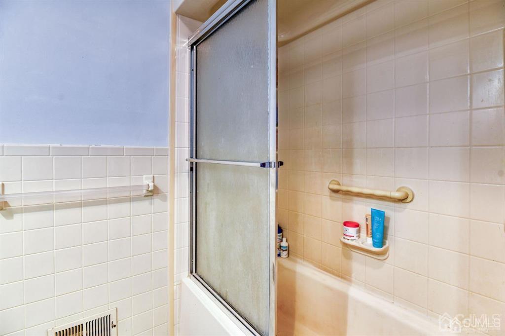 59 Friendship Road Cranbury, NJ 08512 - Photo 29 of 31 a bathroom with a bathtub