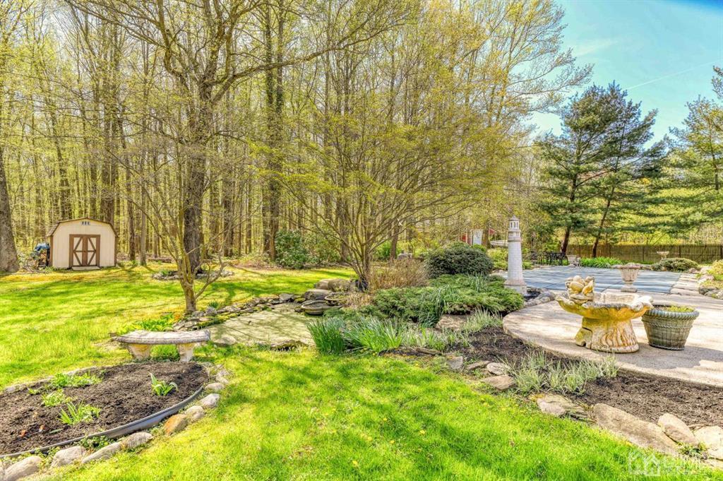 59 Friendship Road Cranbury, NJ 08512 - Photo 8 of 31