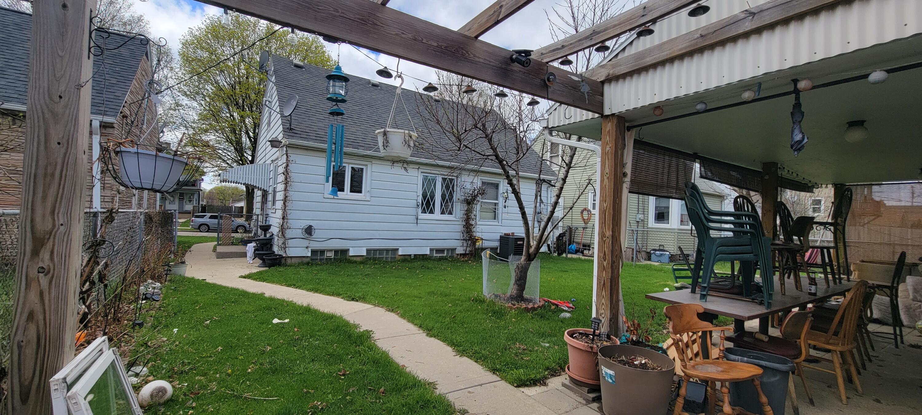 1970 South 33rd Street Milwaukee, WI 53215 - Photo 2 of 20 Back of Home