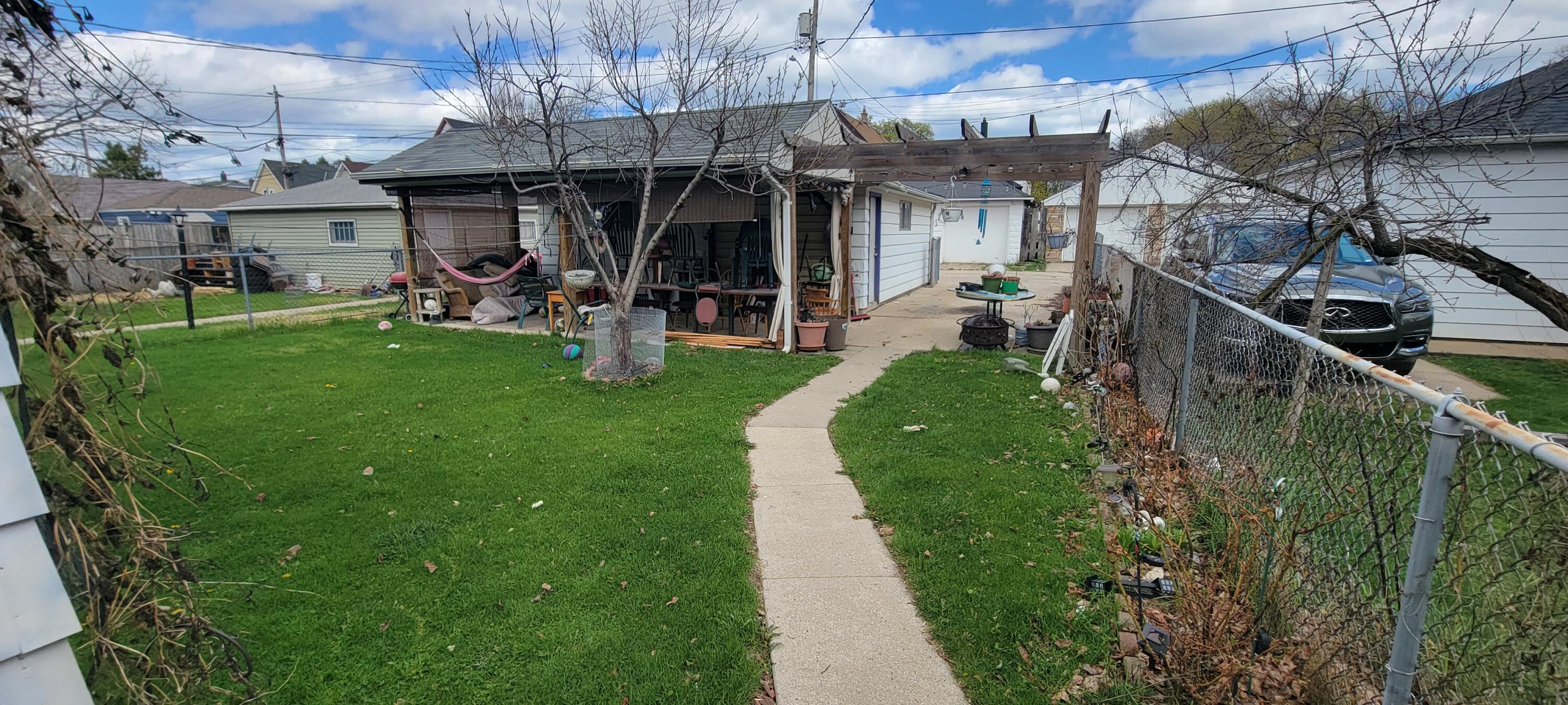 1970 South 33rd Street Milwaukee, WI 53215 - Photo 3 of 20 Backyard